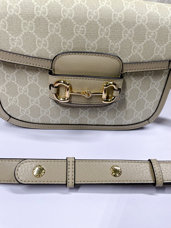 激安グッチバッグコピー着用イメージ